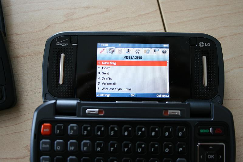 Illustration for article titled Lightning Review: LG enV2 from Verizon